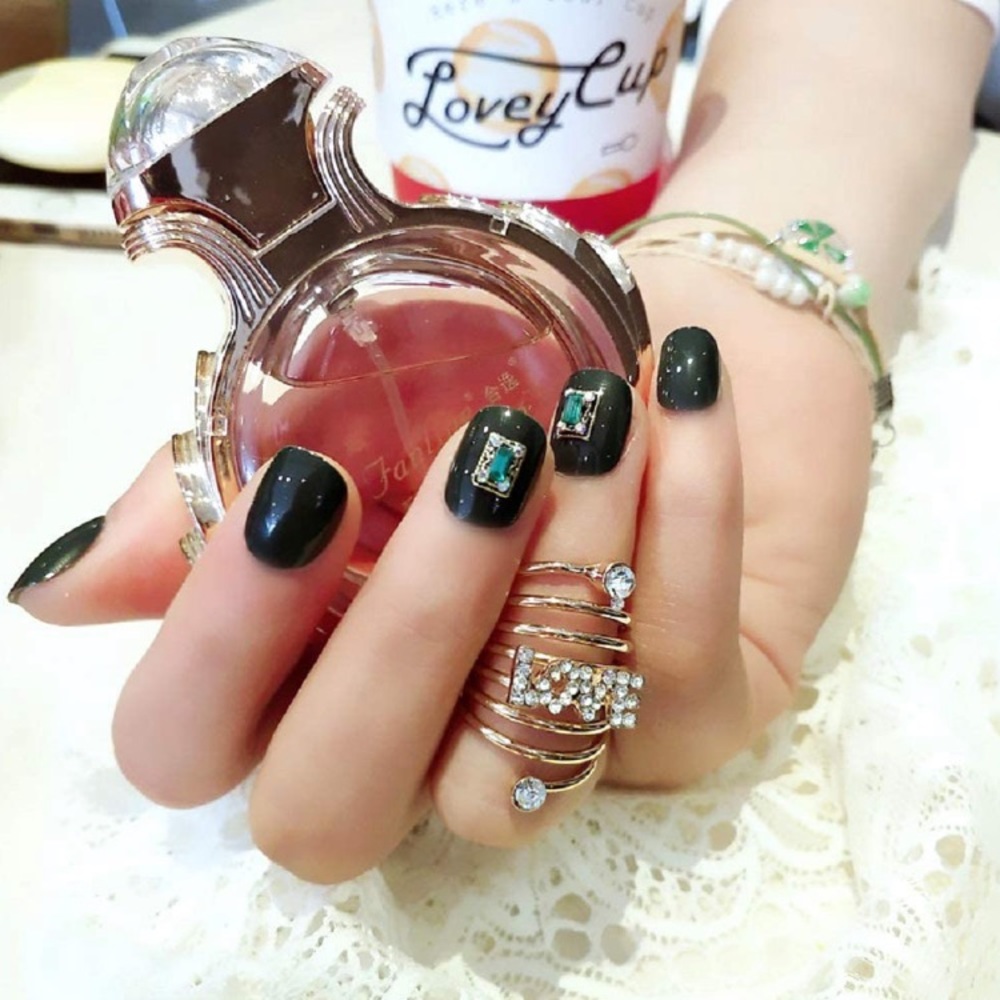 • Emerald Press On Nails • - Picture 1 of 7